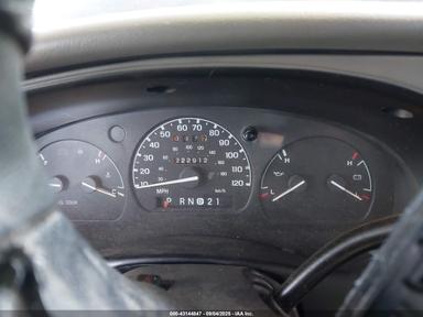 Vista de 2000 Ford Ranger Xlt, ángulo 7