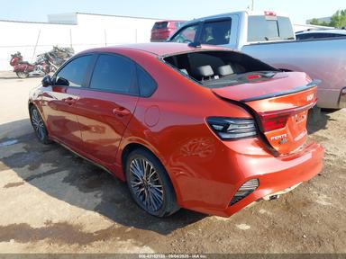Vedere 2022 Kia Forte Gt-Line, unghi 3