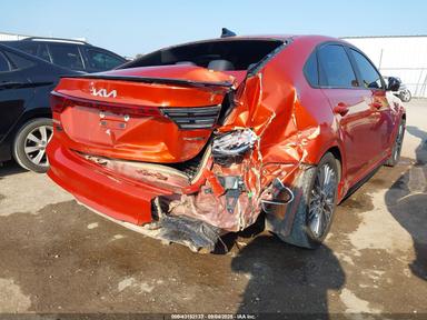 Vedere 2022 Kia Forte Gt-Line, unghi 4