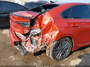 Vedere 2022 Kia Forte Gt-Line, unghi 9