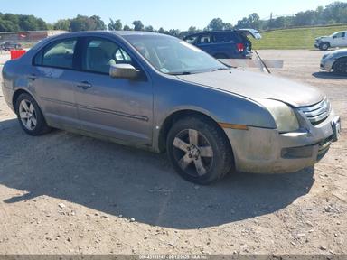 Vue de 2006 Ford Fusion Se, angle 1