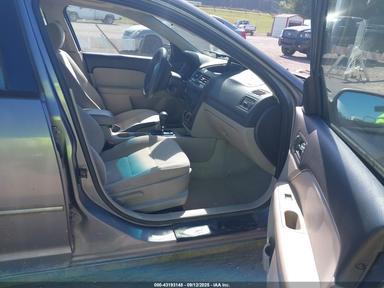 Vue de 2006 Ford Fusion Se, angle 5