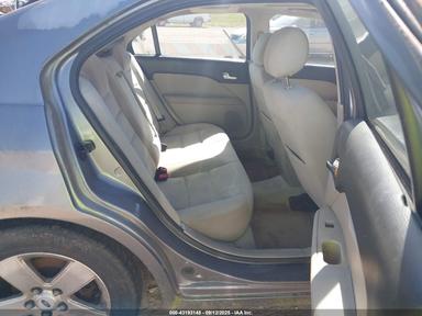 Vue de 2006 Ford Fusion Se, angle 8