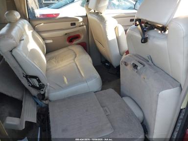 Vista de 2002 Chevrolet Suburban 1500 Lt, ángulo 8