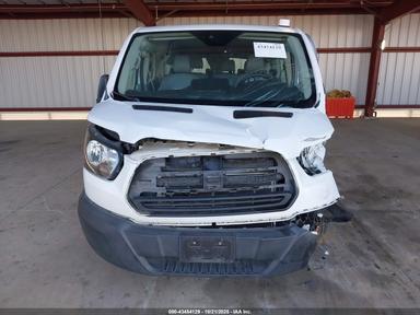Vue de 2019 Ford Transit-150 Xl, angle 13