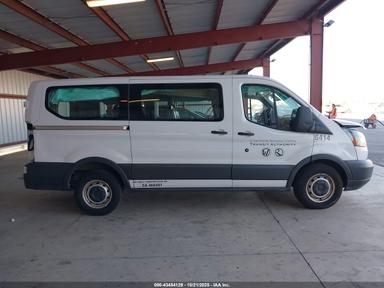 Vue de 2019 Ford Transit-150 Xl, angle 14