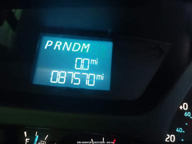 Vue de 2019 Ford Transit-150 Xl, angle 16