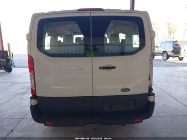 Vue de 2019 Ford Transit-150 Xl, angle 17