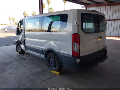 Vue de 2019 Ford Transit-150 Xl, angle 3