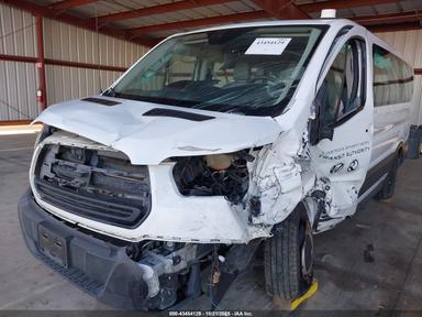 Vue de 2019 Ford Transit-150 Xl, angle 6