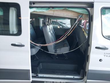 Vue de 2019 Ford Transit-150 Xl, angle 8