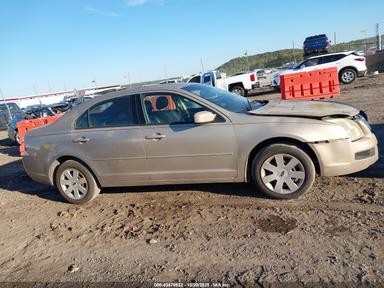 Вид 2006 Ford Fusion Se, угол 13