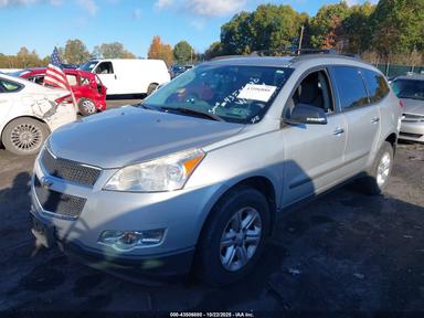 منظر 2011 Chevrolet Traverse Ls، زاوية 2