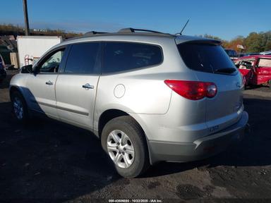 منظر 2011 Chevrolet Traverse Ls، زاوية 3