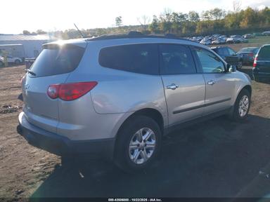 منظر 2011 Chevrolet Traverse Ls، زاوية 4