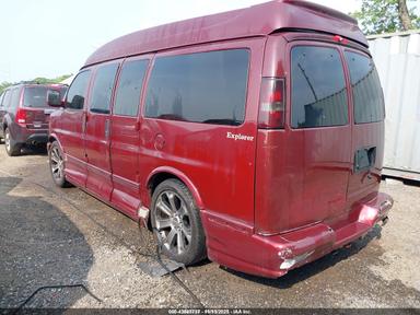 Vista de 2003 Chevrolet Express Upfitter, ángulo 3
