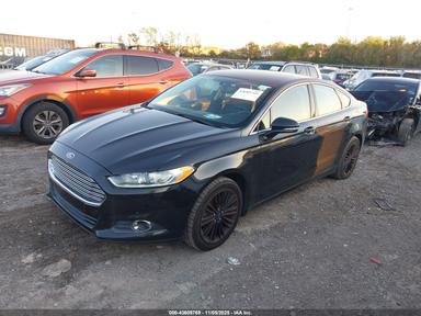 Vedere 2015 Ford Fusion Se, unghi 2