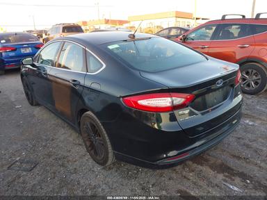 Vedere 2015 Ford Fusion Se, unghi 3