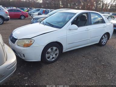 منظر 2009 Kia Spectra Ex LD، زاوية 2