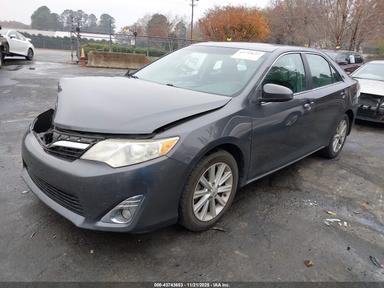 Vista de 2012 Toyota Camry Xle, ángulo 2