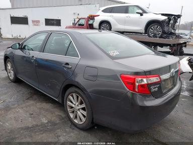 Vista de 2012 Toyota Camry Xle, ángulo 3