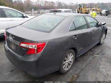 Vista de 2012 Toyota Camry Xle, ángulo 4