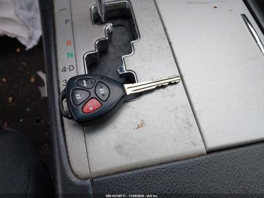 Вид 2009 Toyota Camry Se, угол 11