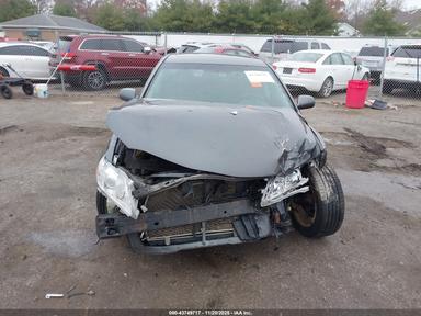 Вид 2009 Toyota Camry Se, угол 13