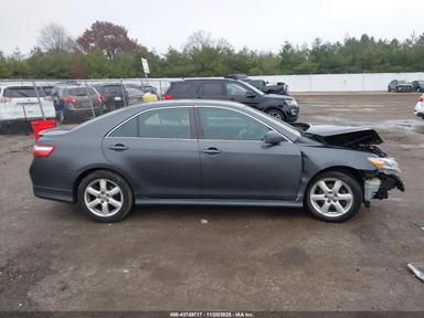 Вид 2009 Toyota Camry Se, угол 14