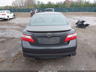 Вид 2009 Toyota Camry Se, угол 17