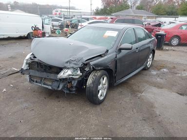 Вид 2009 Toyota Camry Se, угол 2