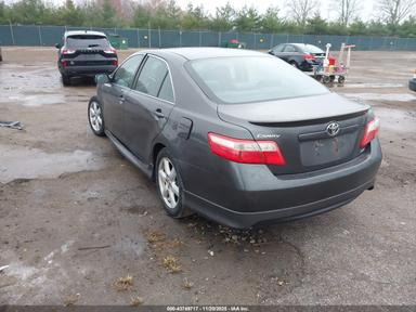 Вид 2009 Toyota Camry Se, угол 3