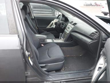 Вид 2009 Toyota Camry Se, угол 5