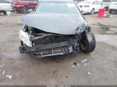 Вид 2009 Toyota Camry Se, угол 6