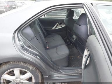 Вид 2009 Toyota Camry Se, угол 8