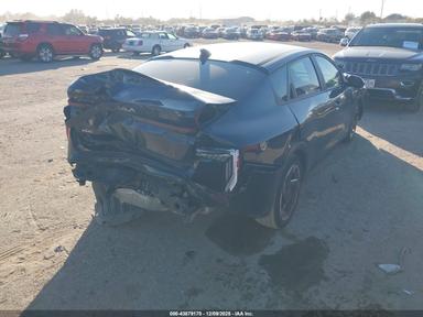 2025 Kia K4 Ex view, angle 4