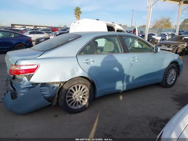 Vue de 2008 Toyota Camry Le, angle 14