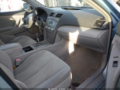 Vue de 2008 Toyota Camry Le, angle 5