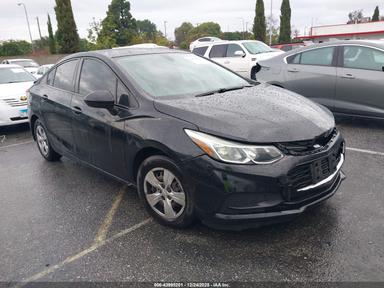 Vue de 2017 Chevrolet Cruze Ls Auto, angle 1