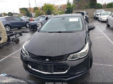 Vue de 2017 Chevrolet Cruze Ls Auto, angle 12