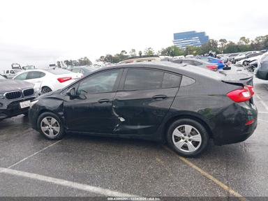 Vue de 2017 Chevrolet Cruze Ls Auto, angle 14