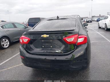Vue de 2017 Chevrolet Cruze Ls Auto, angle 16