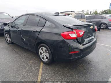 Vue de 2017 Chevrolet Cruze Ls Auto, angle 3