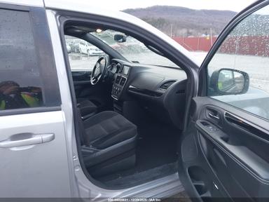 Vue de 2018 Dodge Grand Caravan Se Plus, angle 5