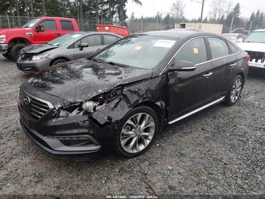Vue de 2015 Hyundai Sonata Limited 2.0T, angle 2
