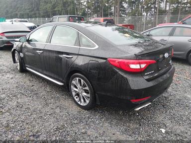 Vue de 2015 Hyundai Sonata Limited 2.0T, angle 3