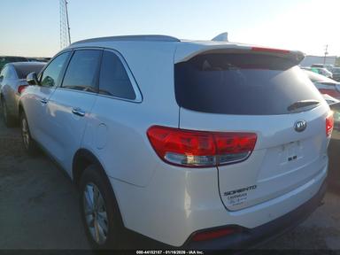 Vista de 2017 Kia Sorento 2.4L Lx, ángulo 3