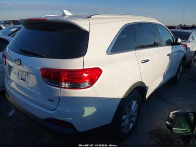 Vista de 2017 Kia Sorento 2.4L Lx, ángulo 4