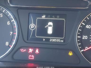 Vista de 2017 Kia Sorento 2.4L Lx, ángulo 7