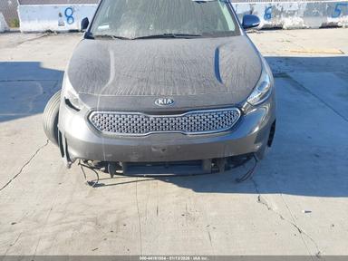 Vue de 2018 Kia Niro Ex Hybrid, angle 12